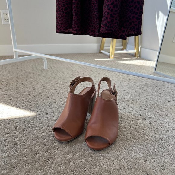 Brown open-toed boots - Picture 1 of 3